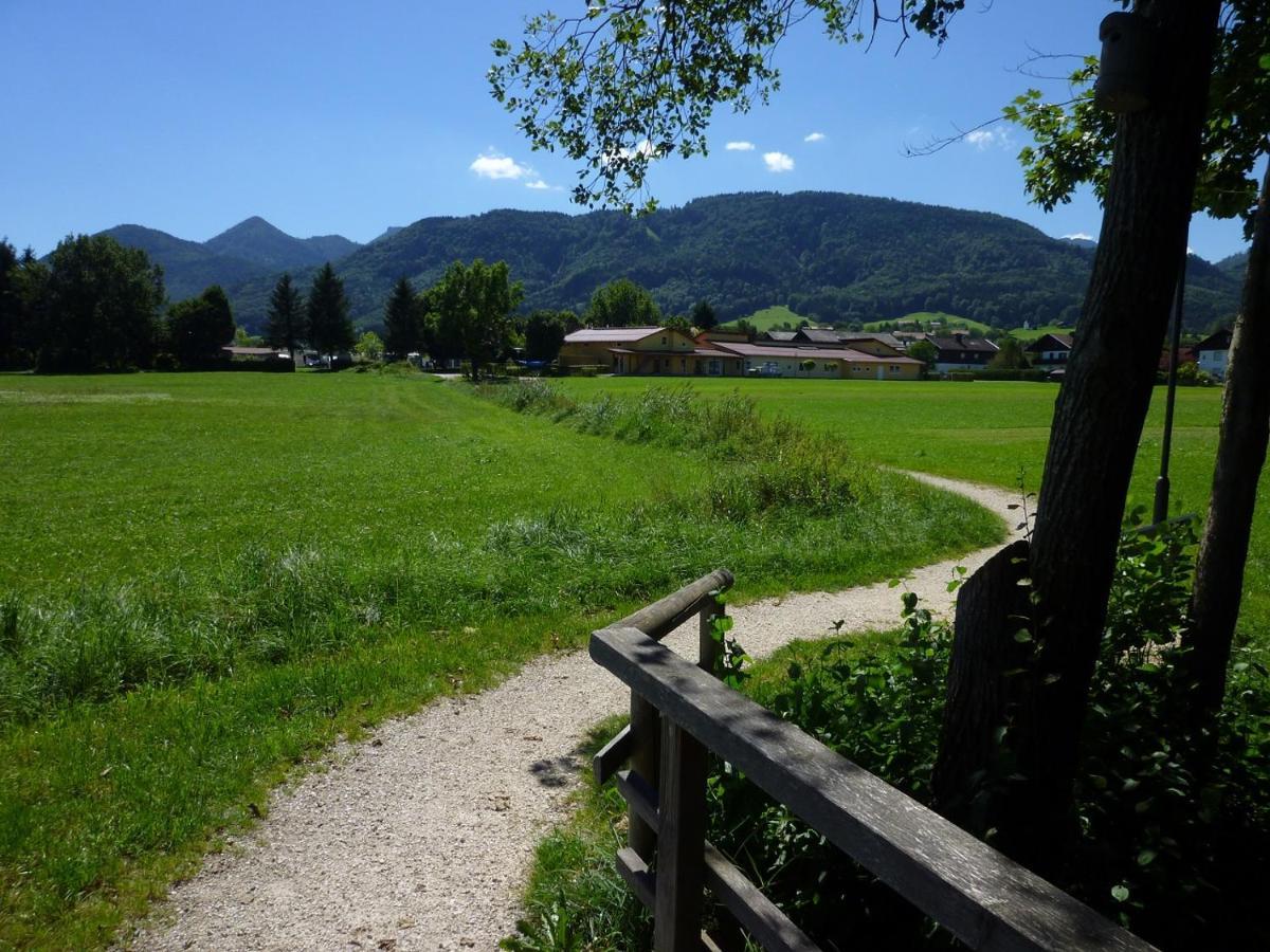 ברנאו אם כימסי Zwischen Chiemsee Und Bergen Ug מראה חיצוני תמונה